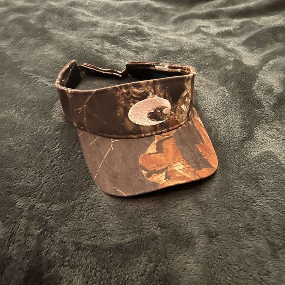 Camo Costa visor. Lightly used great condition.